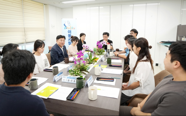 광주는 지난 11일 ‘민선 9기 직통현장 100일 이동시장실’을 운영하고 청년창업공간인 ‘창업누림’을 방문했다. (사진_광주시)