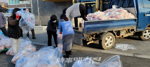 하림토종닭 8,400마리 나눔 행사(사진_대한노인회 전북연합회)