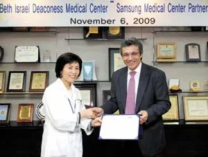 ▲ 비침습 뇌자극의 세계적 권위자인 하버드대학 "Berenson-Allen Noninvasive Brain Stimulation Center" 의 Dr. Alvaro pascual-Leone 교수와 연구협력 체결