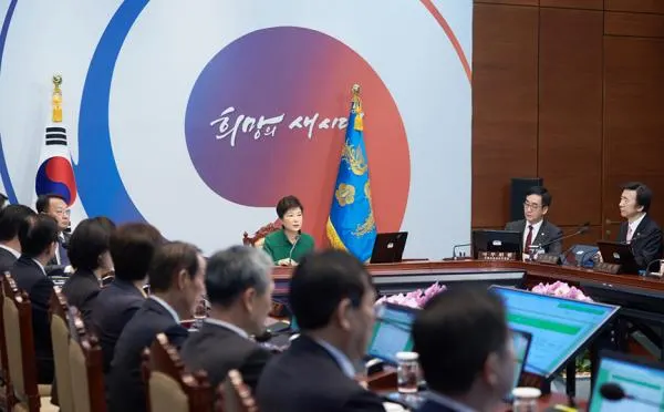 ▲ 출처 : 지난 11일 박근혜 대통령이 국무회의를 주재하고 있다