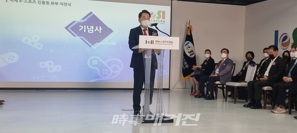 문기주 한국게임물유통협회장이 인사말을 진행하고 있다.