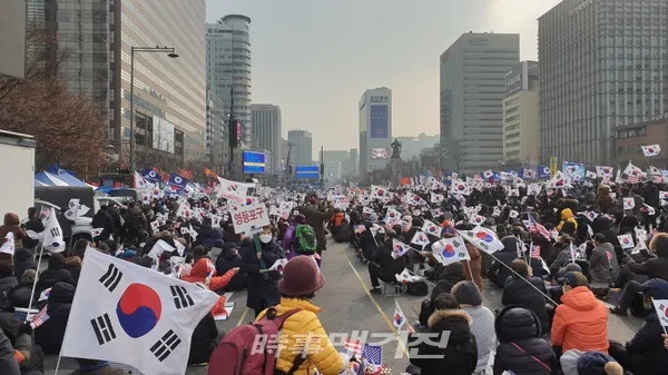 자유통일당 창당이후 광화문 열기가 더욱 고조되고 있다.