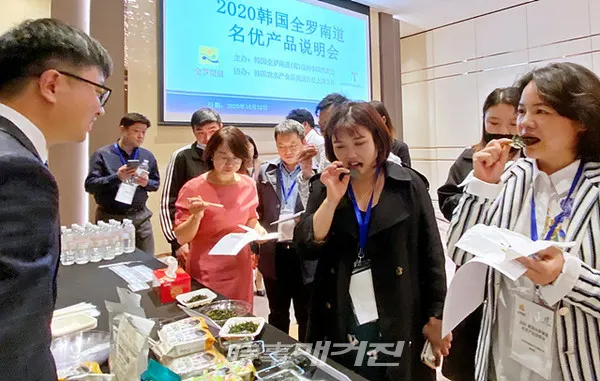 한국농수산식품유통공사(aT)는 “농림축산식품부와 10월 22일 전라남도와 함께 對중국 우수농식품 수출상담회를 개최하여 124만 달러의 상담성과를 거뒀다”고 밝혔다.(사진_한국농수산식품유통공사)