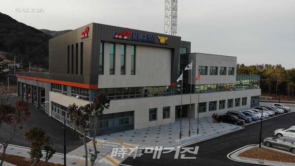 완도소방서가 최근 전북 정읍, 충남 청양 돈사화재 등 축사시설에서 빈번한 화재가 발생함에 따라 완도군 관내 축사시설 등에 대한 화재예방활동에 주의를 당부했다.