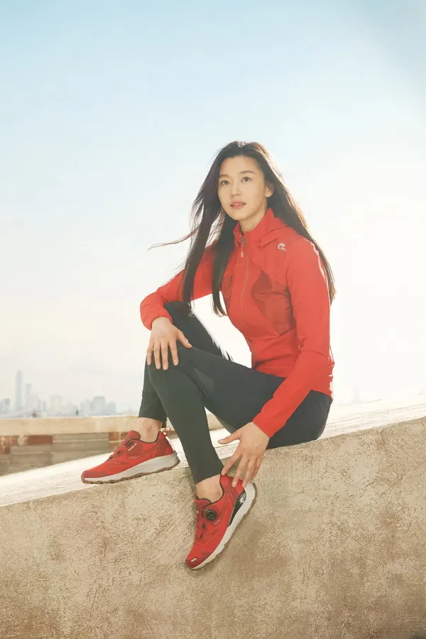 네파 스티오 전지현 화보컷