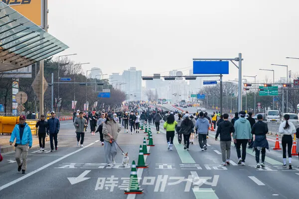 쉬엄 쉬엄 모닝에 참가 한 참가자들 (사진_서울시 체육회 제공)