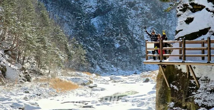 백두대간 원시비경을 만나는 낙동강 하늘길은 자연과 시간이 하나되는 길이다(사진_류행)