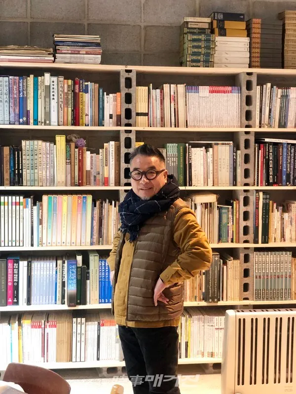 10년에 걸친 오랜 기간을 김성수 교수는 말없이 묵묵하게 한길을 걸으며 흙 한 삽, 벽돌 한 장을 쌓으며 지금의 지리산아트팜 융합예술센터를 완성했다.
