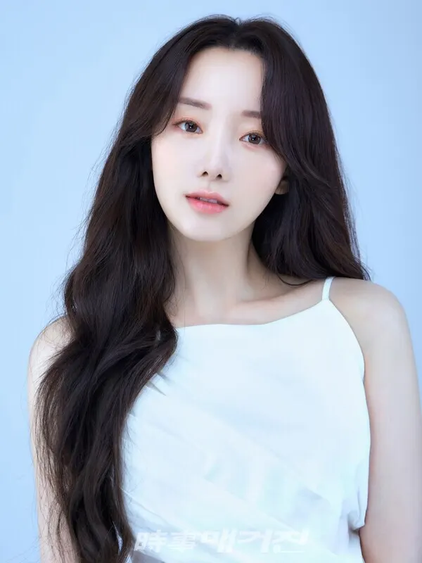 걸그룹 러블리즈 메인보컬 출신 케이가 팜트리아일랜드의 새 식구가 되었다. 소속사 이적 소식과 함께 뮤지컬 배우로서 새로운 도약에 나서는 케이에게 많은 관심이 집중된다. (사진_팜트리아일랜드)