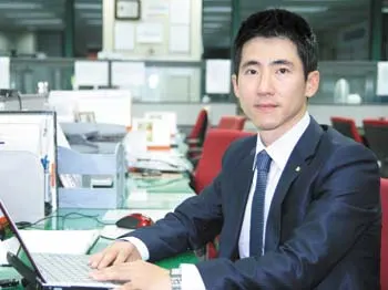 ▲ 조대곤 FC는 ING 상품 뿐 아니라 각 보험사별 가입한도와 가입조건, 혜택 등을 고려해 지금 시점에서 고객에게 가장 이익이 되는 상품을 권한다.