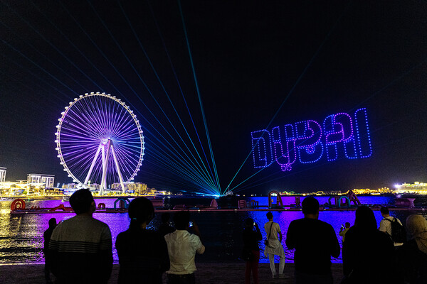 블루워터스 아일랜드 상공을 수놓은 두바이 드론쇼(사진_VisitDubai)