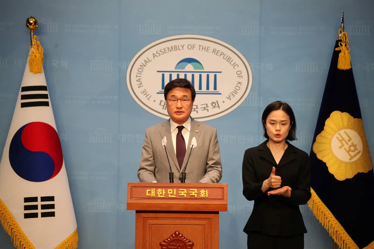 2일 국민의힘 김대식 의원은 국회 소통관에서 1호 법안으로 발의한 '교육 3법'에 대해 발표했다. (사진_국민의힘 김대식 의원실)