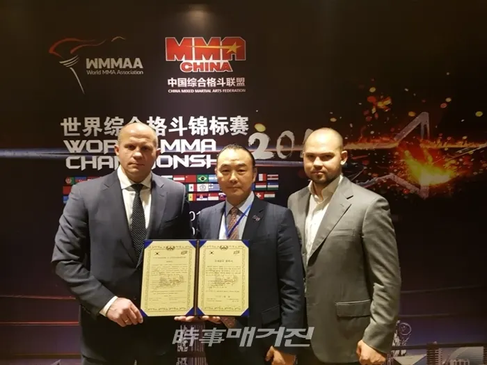 WMMAA 주최 마카오 M-1 세계격투기대회에서. 좌측부터 에밀리야넨코 표도르 명예 회장, 김장준 회장, 바딤 핀켈쉬다인 회장