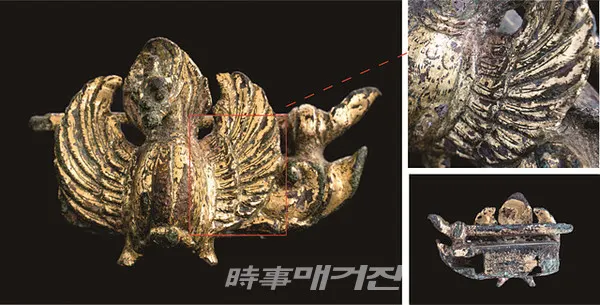 문화재청 국립경주문화재연구소는 “신라 사찰 학술조사연구사업으로 추진 중인 ‘황룡사 서회랑 서편지역 발굴조사 성과’를 25일 오후 2시 국립경주문화재연구소 유튜브 채널을 통해 온라인으로 공개했다”고 밝혔다.사진은 출토 발굴된 금동봉황장식 자물쇠이다.(사진_문화재청)