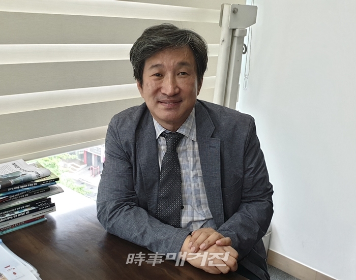 윤영용 대표는 돈은 있지만 촌각을 다투는 생명의 위협을 받는 세계의 부자환자들을 상대로 치료와 치유의 활동을 펼치고 있는 윤영용 LC+ 대표는 의료관광과 의료기기 및 의료기술 등에 블록체인 암호화폐의 국제적 결제시스템을 도입, 핵심 아이템으로 의료관광에 방점을 두고 있다.