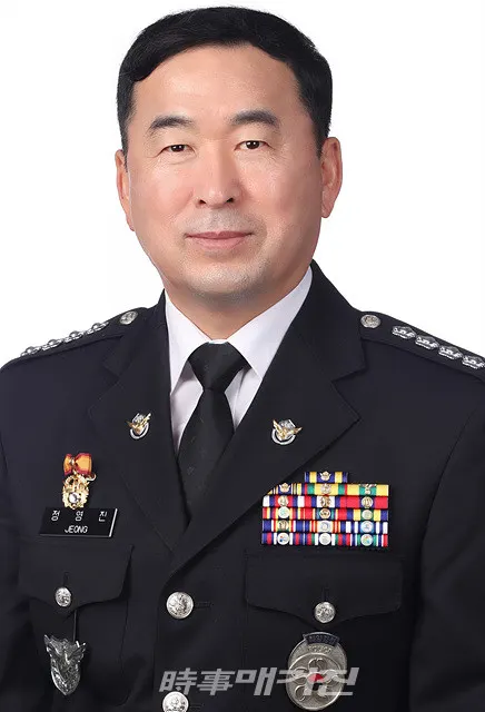 목포해양경찰서는 오는 27일까지 설 연휴 해양 안전관리 특별대책을 추진한다. 사진은 목포해양경찰서 정영진 서장이다.(사진_목포해양경찰서)