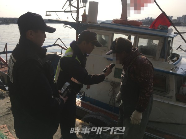 음주운항 단속(사진_동해해양경찰서)