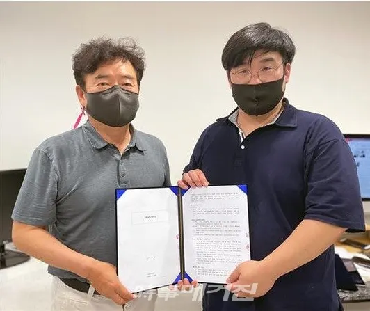 (사진 = 좌) 심버스 최수혁 대표 , 우) 플럭스(FLUX) 재단 안지훈 대표)