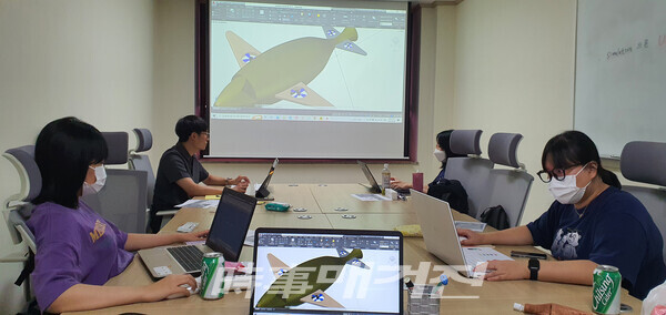 호남대학교  ‘UAM 버티포트 동아리’는 2일 교내 창조관 학생회실에서 도심항공교통(Urban Air Mobility) 비행 기체와 버티포트(Verti-Port, 수직이착륙장) 3차원 모형 시제품 제작을 위한 세미나를 가졌다. (사진_호남대학교 제공)