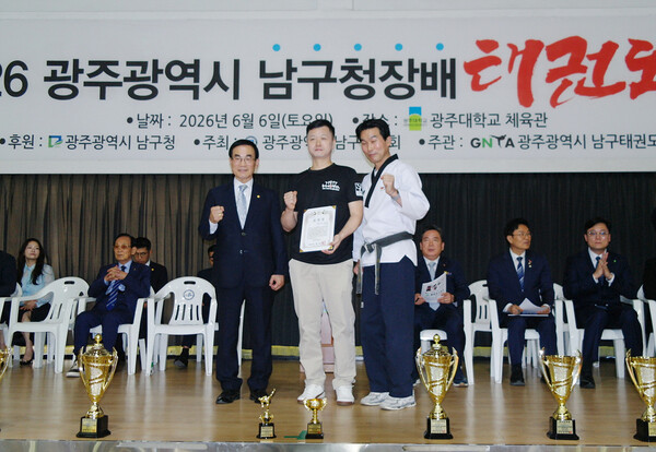 안도걸 국회의원 표창장 수상 기념사진 (사진_광주협회 홍보부위원장 최두선)