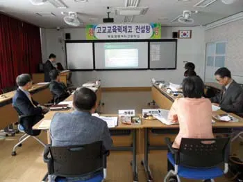 ▲ 목포정명여고는 기초·심화 및 맞춤형 선택수업을 실시하는 가운데 재학생들의 다양한 교육욕구를 충족시키고자 전교직원과 학생과 학부모가 하나가 되어 지역사회에서 가장 다니고 싶은 학교로 자리 잡아 가고 있다.