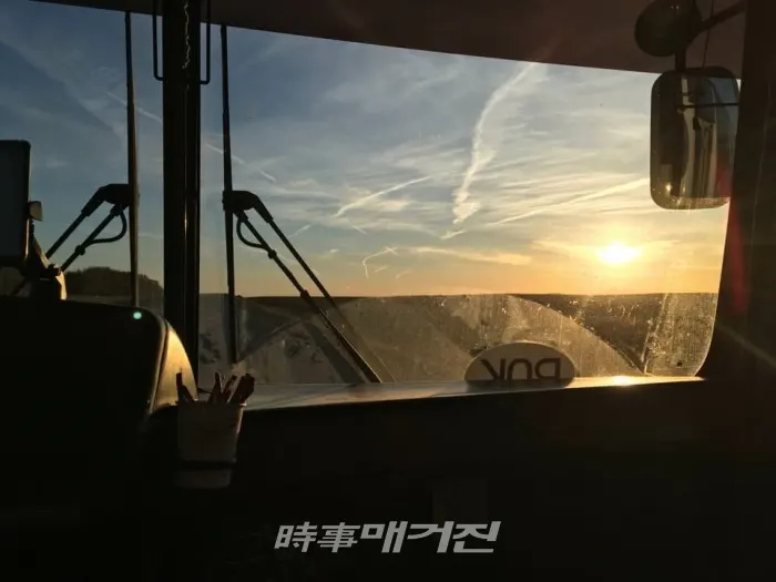 태양을 향해 달리는 극장이 (사진=극단 낯선사람, PLAY BUS 세계공연유랑프로젝트)