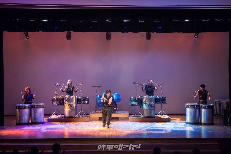 전통타악 아작의 공연모습 예술감독 김정태 /사진=서봉섭 기자