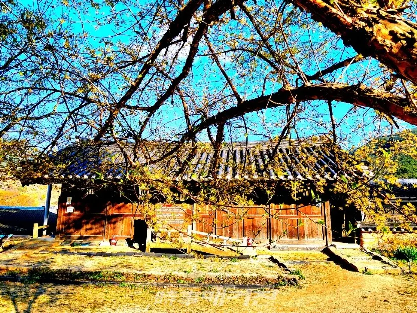 지리산 실상사의 아름다운 화장실 뒷간.(사진_조용우 칼럼니스트)