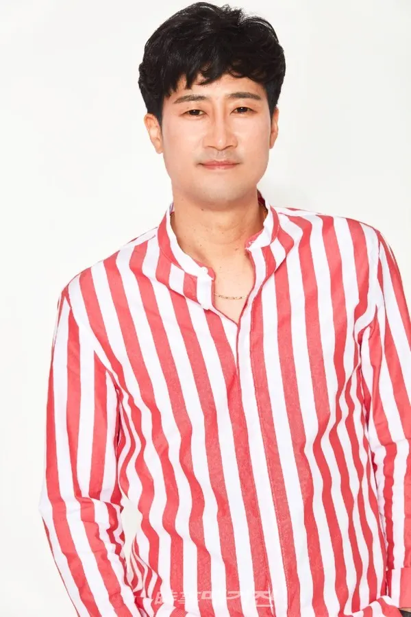 항상 최선을 다하는 가, 언제나 한결같은 가수가 되도록 노력하겠다는 가수 황유찬.
