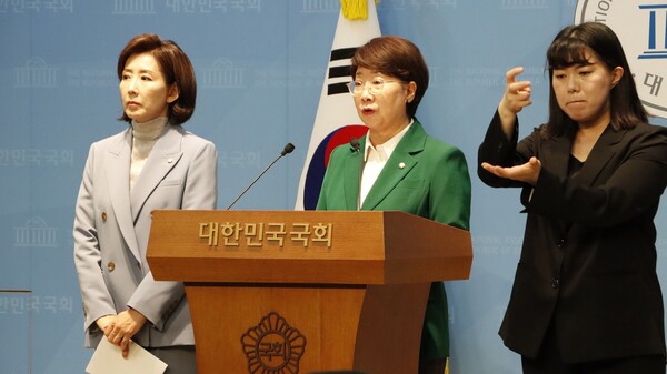 이달희 국민의힘 의원은 지난 5일 국회 기자회견을 통해 서울과 수도권 17개 투표소에서 투표용지가 부족해 유권자들이 투표를 하지 못하거나 장시간 대기하는 상황이 발생한 데 대해 강도 높게 비판했다.(사진_이달희 의원실)