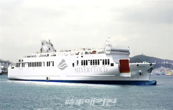목포지방해양수산청은 17일(목) 완도-제주를 운항하는 카페리여객선 실버클라우드호(총톤수 20,263톤, 여객정원 1,180명)에서 순천 매산고 학생 등 여객이 참여하는 선상훈련을 실시한다.사진은 실버클라우드호 모습이다.(사진_목포지방해양수산청)