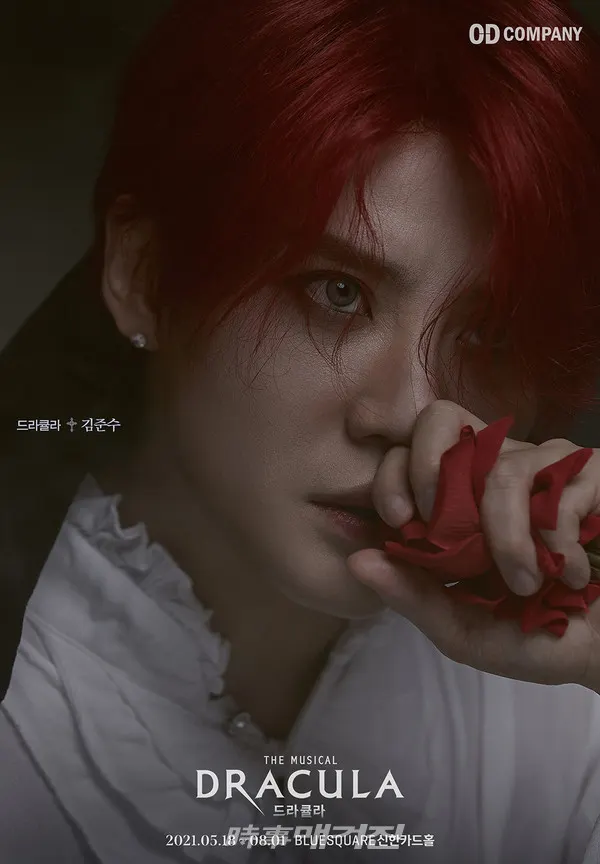 김준수가 지난 20일 블루스퀘어 신한카드홀에서 열린 뮤지컬 '드라큘라' 의 첫 공연부터 깊어진 가창과 연기로 완벽한 복귀를 알렸다.(사진제공_씨제스)