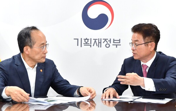 추경호 국민의힘 의원과 이철우 경북도지사.(사진_경북도)