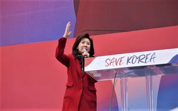 나경원 국민의힘 의원이 지난 1일 세이브코리아가 서울 여의대로에서 개최한 윤석열 대통령 탄핵반대 집회에 연사로 참석해 발언하고 있다.(사진_나경원 의원실)