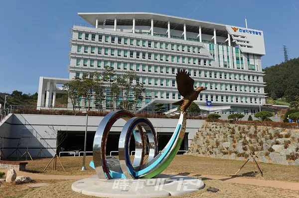 전남지방경찰청은 수능시험(11월14일) 전후 청소년 비행을 예방하고자 ‘2019년 수능 전후 청소년 선도보호활동 기간(11월11일~20일 10일간)’을 운영한다.사진은 전남지방경찰청 청사전경이다.(사진_전남지방경찰청)