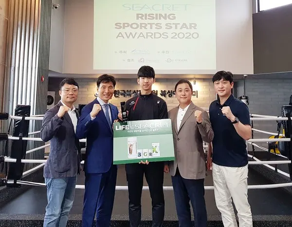 사진 왼쪽부터 김주영 용인대 교수, 조민호 시크릿다이렉트코리아 대표, 김석배 태권도 국가대표 선수, 김재현 (사)한국문화스포츠마케팅진흥원 이사장, 정동혁 삼성에스원 태권도단 코치