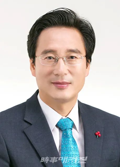 장재성의원(더불어민주당, 서구1)은 21일 열린 제293회 임시회 제4차 본회의 시정질문 발언을 통해 ‘근대건축물에 대해서 광주시는 활용방안 계획을 수립하기는커녕 보존조차도 제대로 하지 않고 있어 후세대에 물려줘야 할 문화유산이 사라지고 있다’고 지적했다.사진은 장재성 광주광역의원(더불어민주당, 서구1)이다.(사진_장재성 광주광역시의원 의원실)