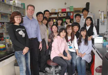 ▲ 전남대학교 식물생명공학부 ‘바이오 환경 제어 원천기술 개발’에 관한 연구과제가 WCU사업에 선정돼 세계적 수준의 식물 병해충 예방과 방제 기술개발과 우수한 인력 양성을 통해 미래 국가발전을 견인하고, 대학의 국제화 및 연구경쟁력 제고에 이바지할 것으로 기대된다.