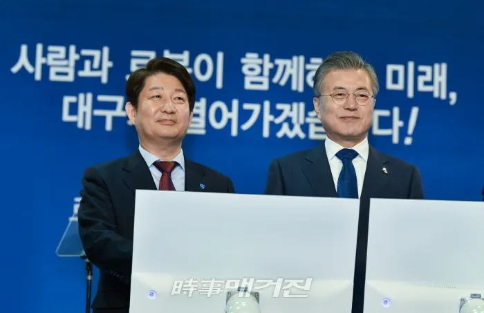 대구시와 산업부는 3월 22일 대구 달성군에 위치한 ㈜현대로보틱스에서 대한민국 로봇산업의 현재와 미래를 보여주는 '로봇산업 육성 전략 보고회'에 문재인 대통령, 권영진 대구시장이 참석한 가운데에 개최했다. 2019.03.22. (사진_대구시청)