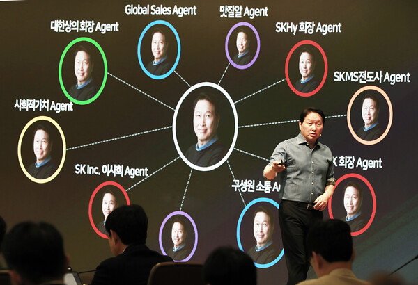 13일 최태원 SK그룹 회장이 경기 이천시 SKMS 연구소에서 열린 '2026 New 이천포럼'에서 마무리 발언을 하고 있다.(사진_SK그룹)