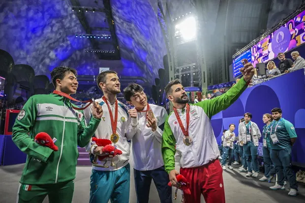 2024 파리 패럴림픽 메달리스트 기념촬영(우측에서 2번째 한국 -80KG 주정훈 선수, 동메달 획득) (사진 태권도진흥재단)
