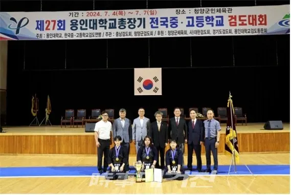 여중부 단체전 우승을 차지한 충북주성중 선수단 (사진_시사매거진)