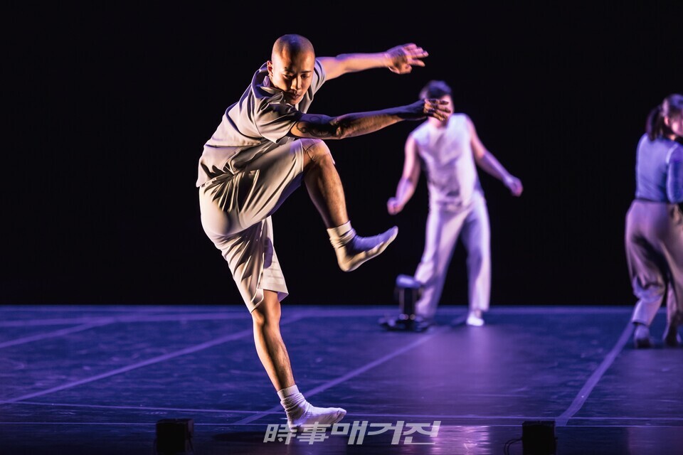 몸쓰다(2022 초연 장면) (사진_국립현대무용단)