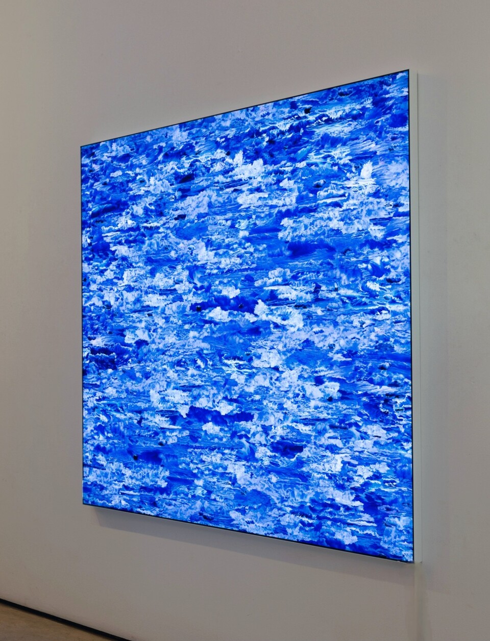윤여선_IN BETWEEN 160x160cm, aluminium, fabric and light, 2022 (사진_윤여선 작가)