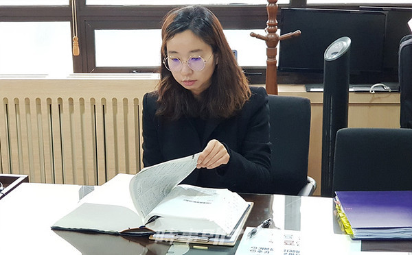 법적인 절차를 밟지 않고 강제로 세입자를 내보내냈다가는 오히려 집주인이 처벌을 받을 수도 있다.사진은 엄정숙 변호사이다.(사진_법도 종합법률사무소)