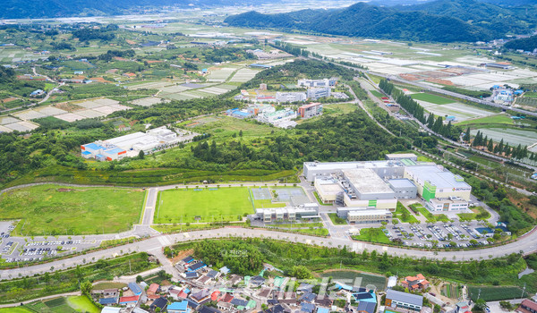 화순백신특구 전경(오른쪽 앞 녹십자).(사진_화순군)