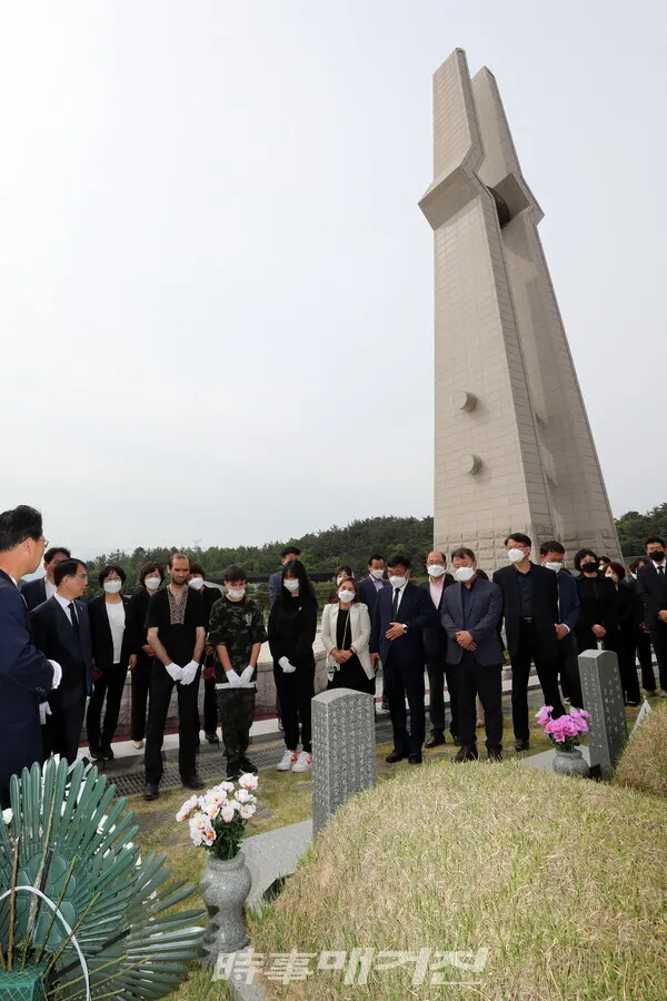 광산구 국립518묘지 합동 참배 및 윤상원 열사 추모식 (사진_광산구청)