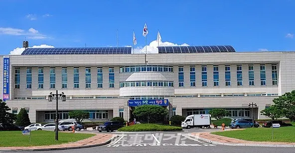 광양시는 “7월 13일부터 27일까지 하계 청년 행정인턴 35명을 모집한다”고 10일 밝혔다.사진은 광양시청 청사 전경이다.(사진_송상교기자)