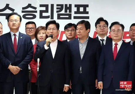 김문수 제21대 대통령선거 국민의힘 경선 후보가 지난 30일 서울 여의도 선거캠프에서 기자회견을 하고 있다.(사진_뉴시스)