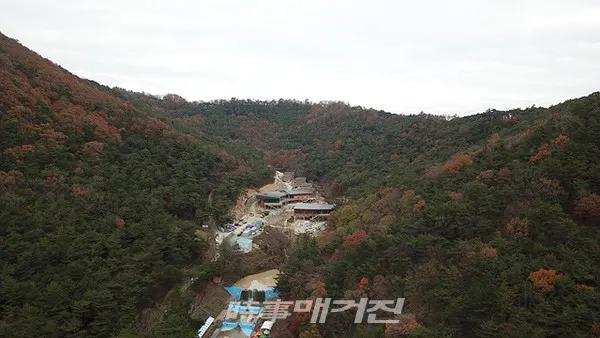 최근 이슈가 되고 있는 미세먼지, 우울증 등 다양한 환경·사회문제의 해결 방안으로 산림복지의 역할이 중요해지고 있는 가운데 금성산 일원 58.2ha 규모, 국비 200억원이 투입된 국립나주숲체원이 2021년 1월 개원을 목표로 공정율 75%를 보이며 순조롭게 진행되고 있다. (사진_나주시청)